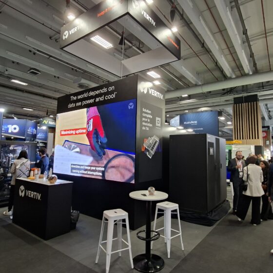 Tour avec écran en dalles led